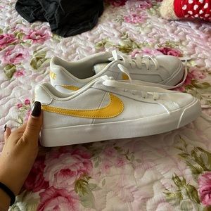 White/yellow Nikes
